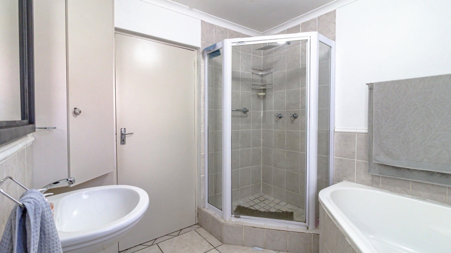 5 Bedroom Property for Sale in Perlemoenbaai Western Cape